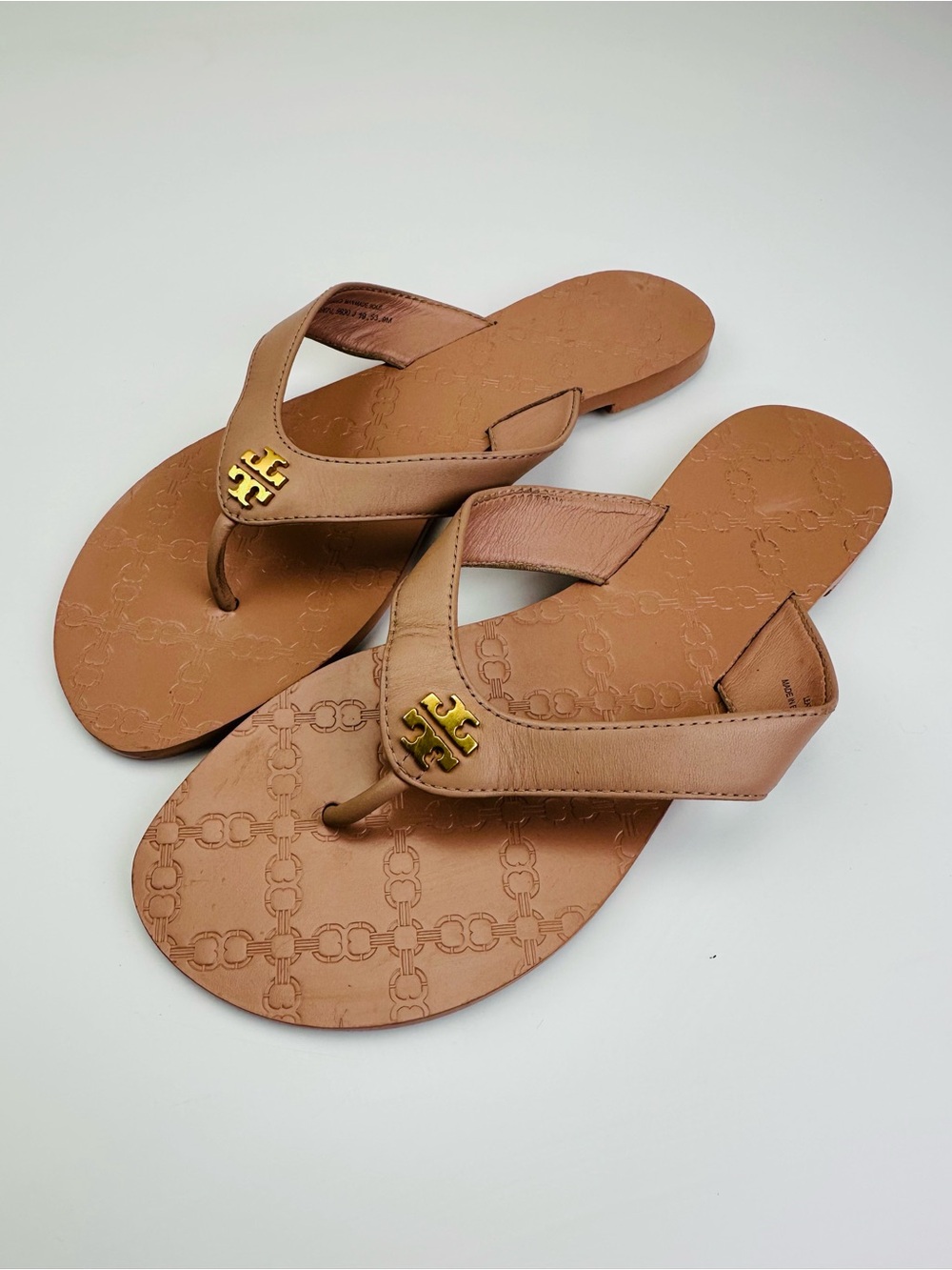 Tory Burch Monroe Beige Tan Leather Upper Thong Flip Flop Sandal Gold Logo - Picture 2 of 9